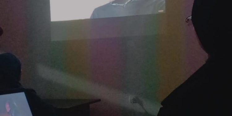 U prostorijama ogranka stranke SDA u Ribariću, AM je organizovala druženje uz prikazivanje filma “Proces Sandžak”.