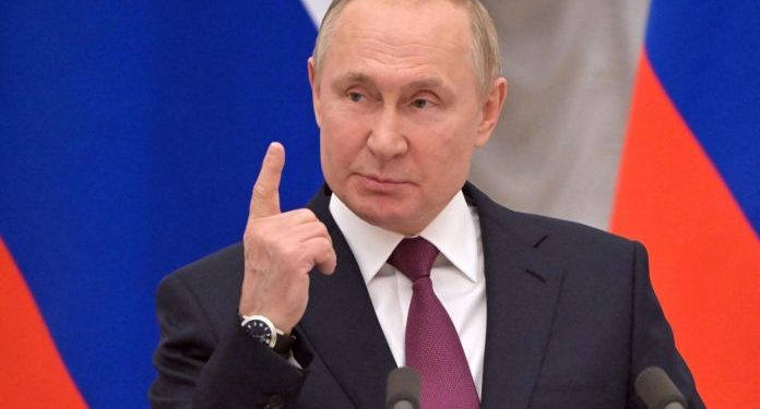 PUTIN U STRAHU OD TROVANJA: OTPUSTIO VIŠE OD 1.000 ČLANOVA LIČNOG OSOBLJA