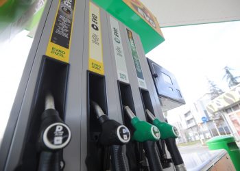 Cena dizela i benzina će se usklađivati petkom: Najviše maloprodajne cene utvrđivaće Ministarstvo trgovine