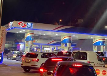 PANIKA U NOVOM PAZARU – Gužve na pumpama, građani pune i cisterne i kanistere! 