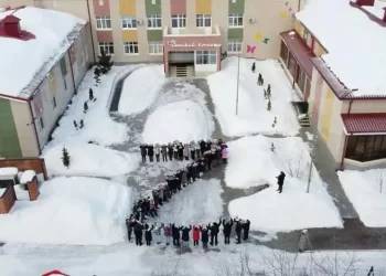 Teško bolesna djeca u Rusiji na snijegu se postrojila u znak “Z”, prizor potresao mnoge