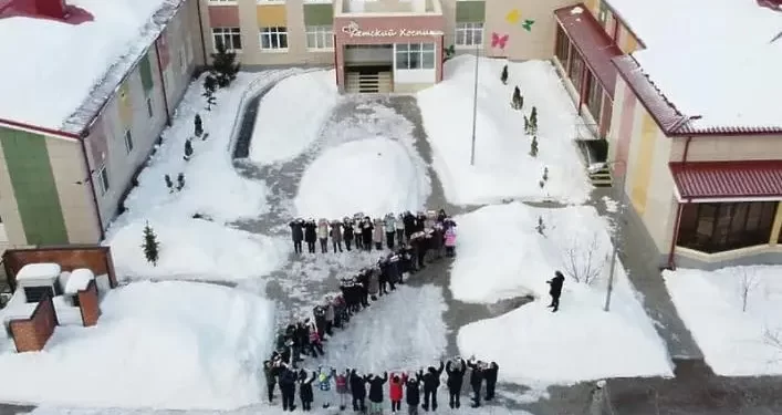 Teško bolesna djeca u Rusiji na snijegu se postrojila u znak “Z”, prizor potresao mnoge