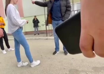 Muškarac i žena maltretirali učenike OŠ “Ćamil Sijarić” u Novom Pazaru (VIDEO)