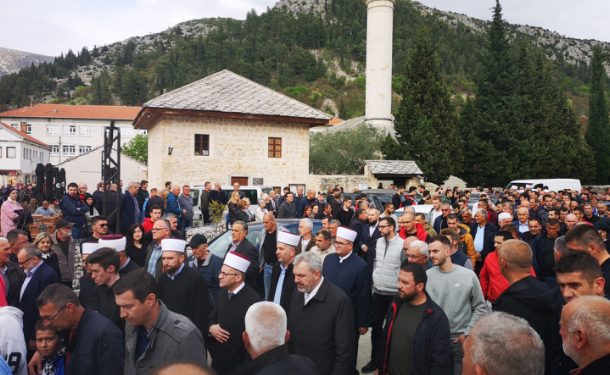 Utihnuo Stolac: Reka ljudi na sahrani mlade Elmire Sefo (28), koja je stradala u zemljotresu