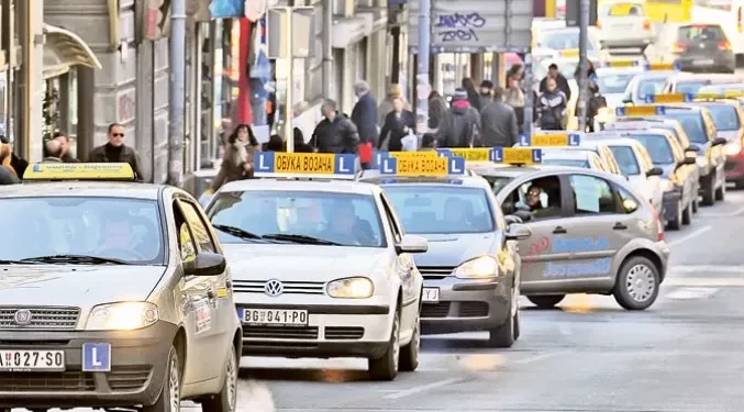 Obuka za vozače B kategorije mogla bi da poskupi sa 60.000 – 70.000 dinara na 140.000