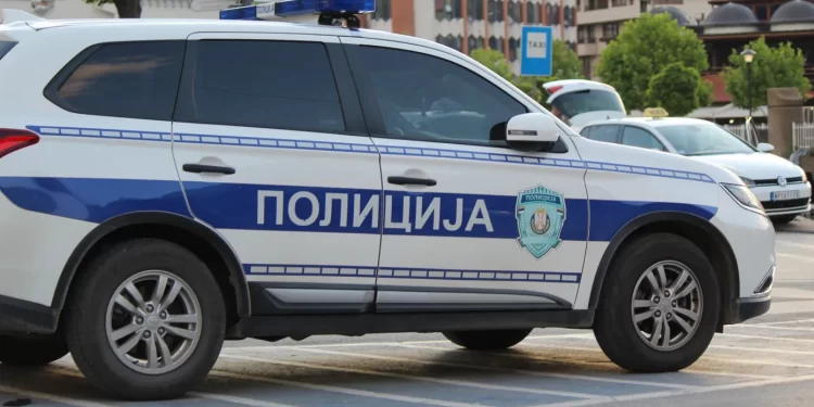 AKCIJA INTERVENTNE JEDINICE U NOVOM PAZARU! Muškarac naoružan šetao ulicom
