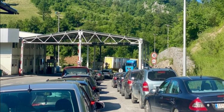 HAPŠENJE NA MEHOVOM KRŠU! Nakon tuče u Sutomoru ilegalno ušli u Srbiju! Pronađene krvave stvari Novopazarca