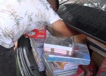 (VIDEO) Iz Bijelog Polja za učenike slabijeg materijalnog stanja u Tutinu stigao školski pribor