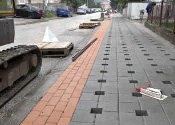 (VIDEO) Tutin: Ulice Revolucija i Ibraska dobijaju trotoare 