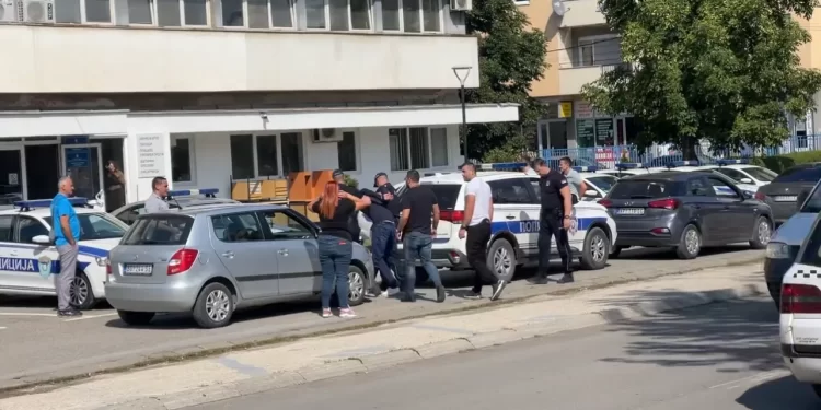 VELIKA ZAPLENA DROGE U NOVOM PAZARU! Prevozio četiri torbe pune narkotika (FOTO)