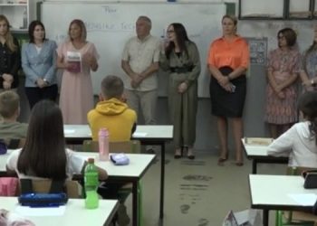 (VIDEO) Predstavnici BNV tutinskim osnovcima podijelili historijske udžbenike