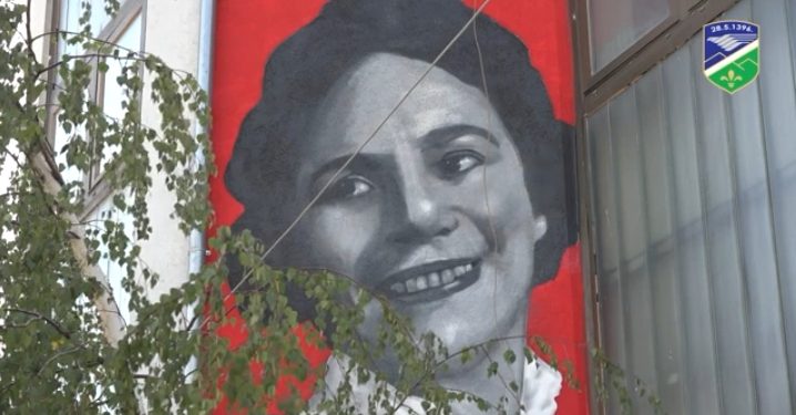 (VIDEO) Na tutinskom Domu kulture oslikan mural Hafizi Demirović, izuzetnoj ženi Tutina