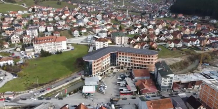 (VIDEO) O ovoj zgradi u Tutinu priča cela Srbija
