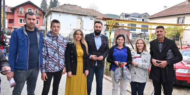 Kandidati liste ” Bošnjačko jedinstvo” i narodni poslanici SDA Sandžaka Enis Imamović i Selma Kučević imali su juče priliku da razgovaraju sa građanima Brodareva i Prijepolja.
