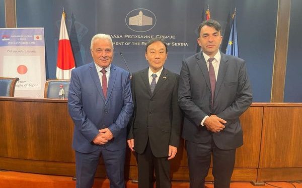 Predsjednik opštine Tutin Salih Hot u Beogradu je potpisao ugovor za Projekat opremanja Opštine Tutin specijalnom mašinom za unapređenje vodovodne mreže.