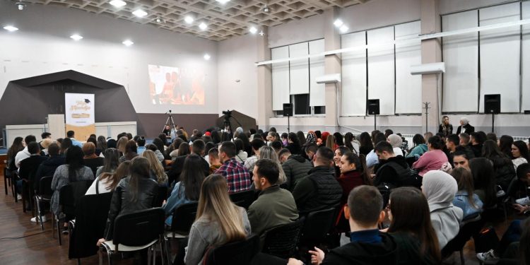 DODELA 450 SERTIFIKATA ZA STIPENDISTE OVOGODIŠNJEG PROGRAMA “TVOJA STIPENDIJA”