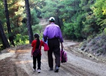 Dirljiva priča: Otac iz Turske sam izgradio put od 4 km kroz planinu da bi mu kćerka mogla ići u školu