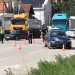 PIJAN SEO U KOLA I ZAKUCAO SE U VOZILO – Direktan sudar u Novom Pazaru, povrijeđena žena