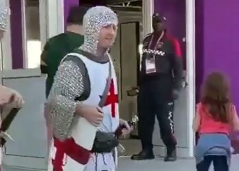 /VIDEO/Engleskim navijačima obučenim kao krstaši nije dozvoljeno da uđu na stadion