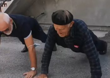 DEDO IZ BIH U 88 GODINI RADI SKLEKOVE: 18 SKLEKOVA U 40 SEKUNDI
