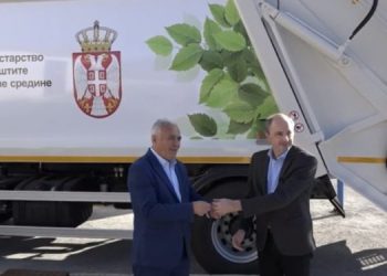 (VIDEO) Opština Tutin dobila kamion za odvoženje smeća