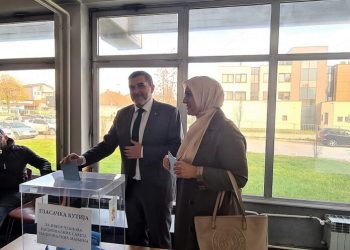 Dr. Fuad Baćićanin glasao na biračkom mjestu broj 57 u „Domu zdravlja“