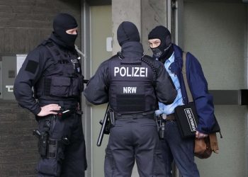 STRAVIČAN NAPAD U NEMAČKOJ Muškarac izbo dve devojčice na putu do škole, jedna preminula