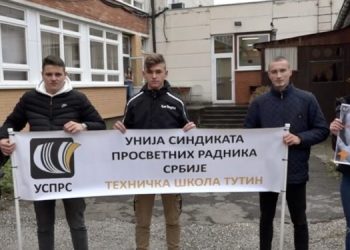 (VIDEO) Prosvetari u Tutinu rekli: “Stop nasilju u školama”
