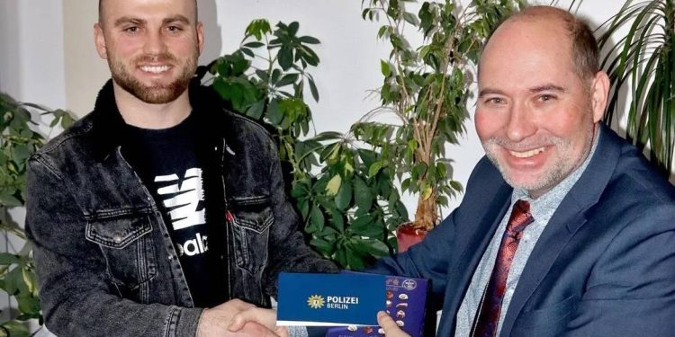 HRABRI TUTINAC AMEL DERDEMEZ DOBIO PRIZNANJE OD BERLINSKE POLICIJE ZA CIVILNU HRABROST I ODGOVORNOST