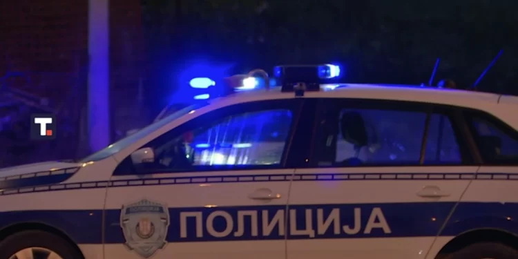 TEŠKA SAOBRAĆAJKA! Kamion sleteo sa puta i prevrnuo se, vozač zarobljen u smrskanoj kabini