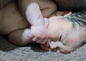 (VIDEO) Beba rođena u ruševinama doma nakon zemljotresa, majka preminula