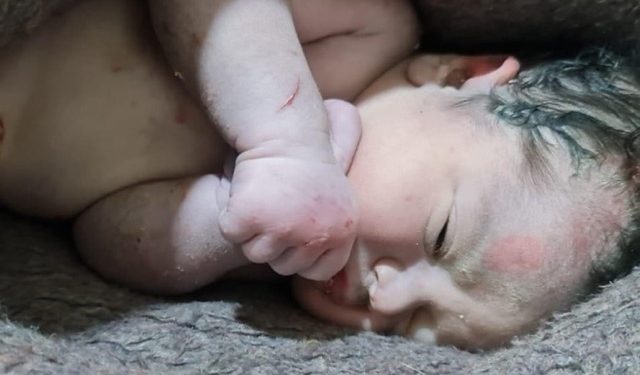 (VIDEO) Beba rođena u ruševinama doma nakon zemljotresa, majka preminula