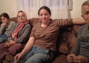 (VIDEO)“Pitam ženu šta se dešava, ona mi kaže da se udaje”: Edina i njihovo sedmoro djece supruga ostavila zbog ljubavi sa Fejsbuka