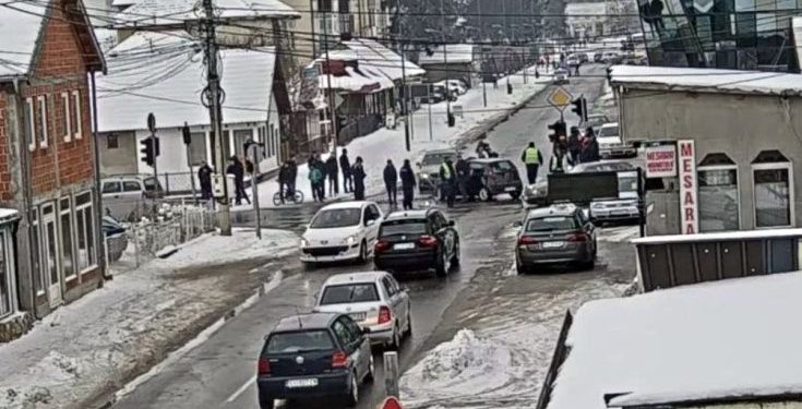 (VIDEO)Saobraćajna nesreća u centru Sjenice – Učestvovala tri automobila