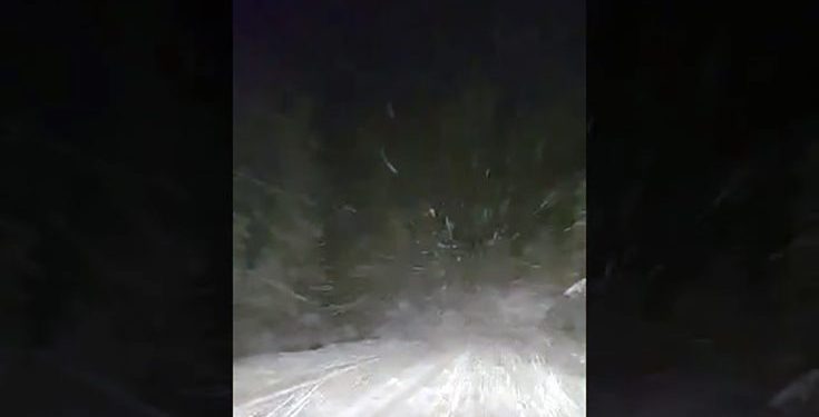 Autobus iz Novog Pazara ostao u kvaru – Na Romaniji se vozila jedva kreću /VIDEO/