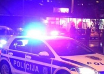 Ljubavnica došla na vrata, pa se sukobila s njegovom ženom, sin izašao i pretukao ljubavnicu