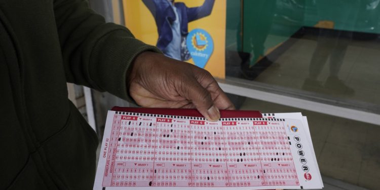 IZVUČEN DŽEKPOT OD 252 MILIONA DOLARA: Stanovnik grada Makedonija dobio nagradu, prodavcu srećke 100.000$