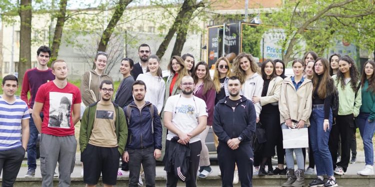 (FOTO) Udruženje Svetionik svakog dana organizuje podelu preko 100 iftara za studente iz Sandžaka koji studiraju u Beogradu.