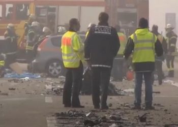 7 MRTVIH U JEZIVOJ SAOBRAĆAJKI U NEMAČKOJ: Žrtve sudara žive gorele u svojim automobilima HOROR SCENA NA PUTU (FOTO)