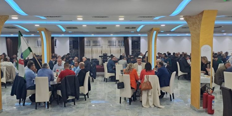 (VIDEO) Hot na iftaru poručio: Potrebno nam je bošnjačko jednistvo i ekonomski razvoj Tutina i Sandžaka