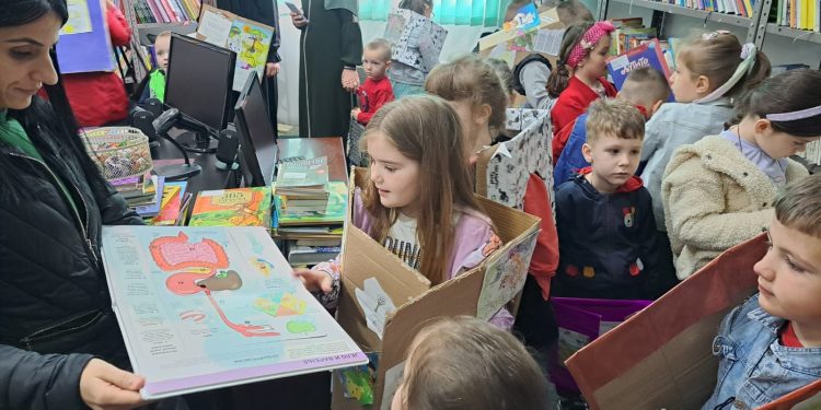 (FOTO)Mališani vrtića Bubamara iz Tutina obeležili su svjetski Dan knjige