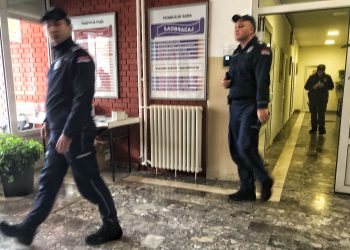 NOVI PAZAR: Identifikovan učenik Tehničke škole koji je bacio suzavac (FOTO/VIDEO)