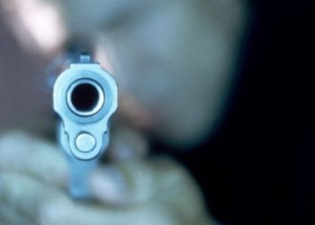 Kosovo: Otac pokušao da ubije ćerku: Tri puta pucao na nju!