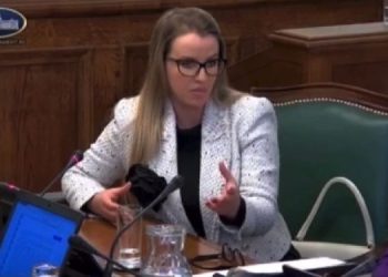 /VIDEO/ Narodna poslanica Selma Kučević zahtijevala je od državnog sekretara u Ministarstvu zdravlja istinu o Kliničkom centru u Novom Pazaru!