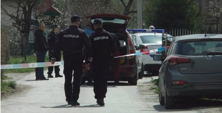 Kosovo: ODSEKAO GLAVU MAJCI I ODNIO JE NA TAVAN – Jezivi detalji zločina