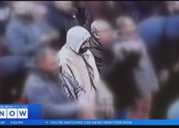 Uznemirujući snimak iz SAD-a: Muškarac nožem izbo imama na sedždi