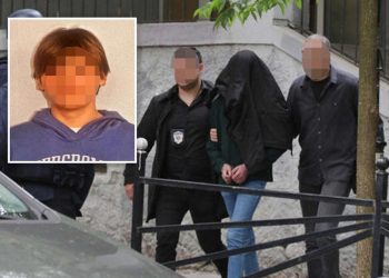 OVO JE DEČAK (14) KOJI JE PUCAO NA ĐAKE NA VRAČARU: Pogledajte kako ga odvode nakon horora u osnovnoj školi (FOTO)