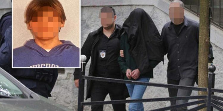 OVO JE DEČAK (14) KOJI JE PUCAO NA ĐAKE NA VRAČARU: Pogledajte kako ga odvode nakon horora u osnovnoj školi (FOTO)