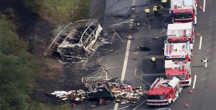 Njemačka: TEŠKA SAOBRAĆAJNA NESREĆA, VIŠE OD 50 POVRIJEĐENIH – Sudarili se autobus i dva kamiona, u teškom stanju 13 ljudi