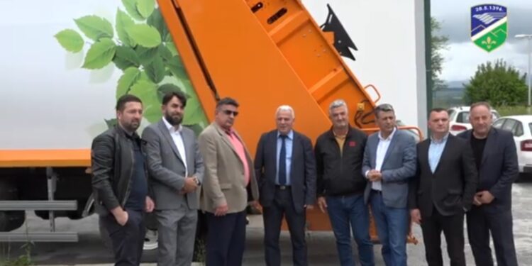 (VIDEO) JKSP Gradac dobilo još jedan kamion za odvoženje smeća